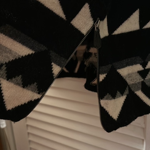 Lauren Ralph Lauren Poncho Sweater - Picture 4 of 8